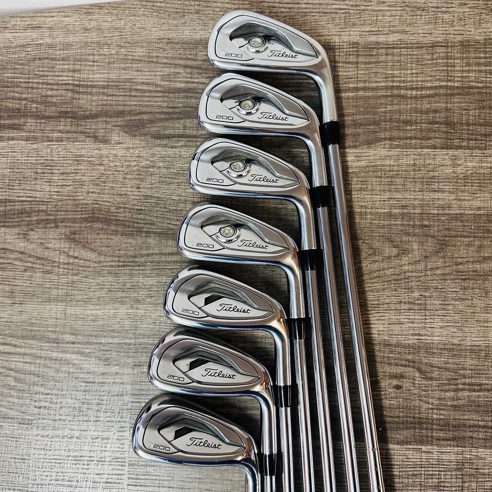 T200 Iron Set 4-P / AMT Black Steel, Stiff