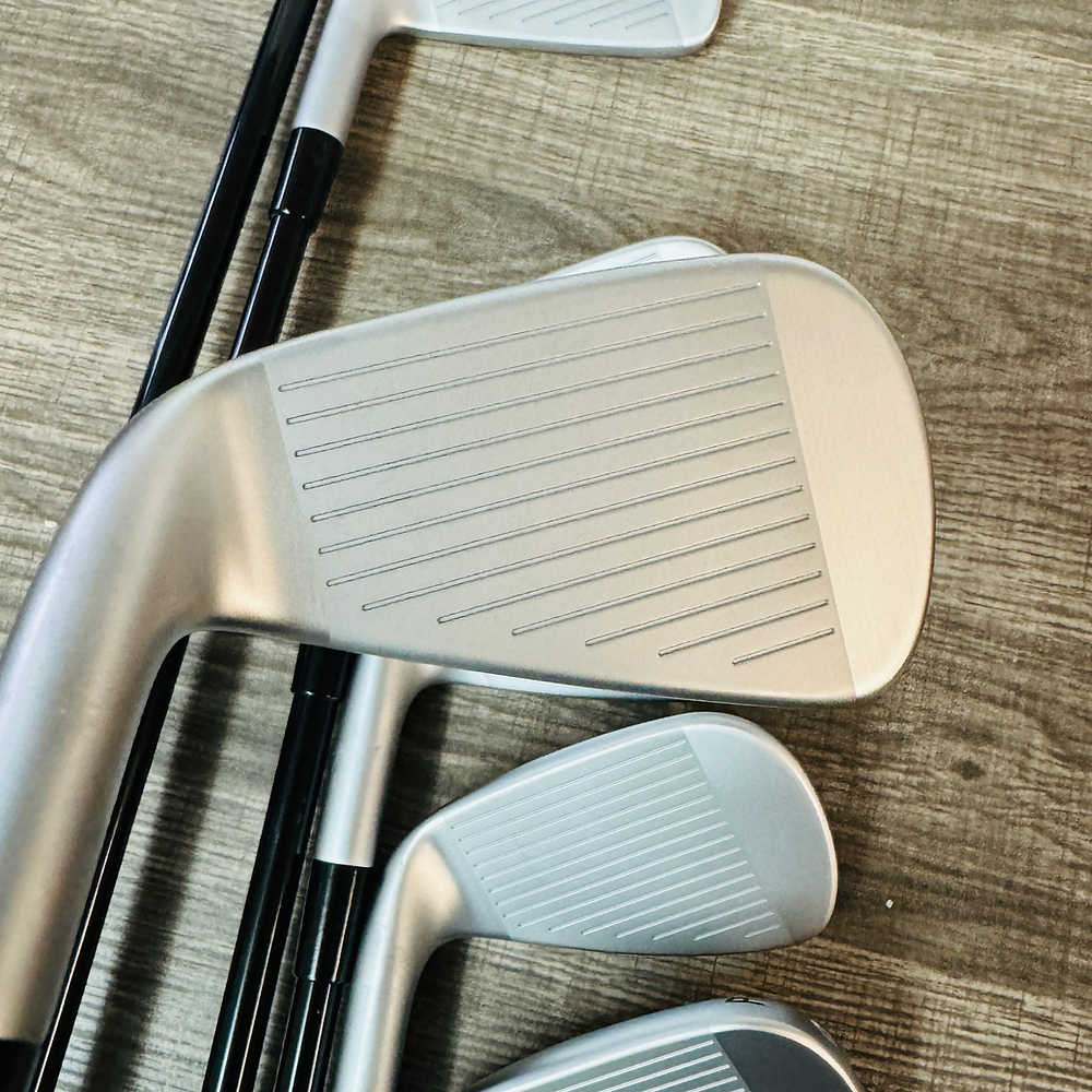 2023 P790 Iron Set 4-P / Mitsubishi MMT Graphite, Regular