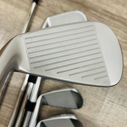 JPX 923 Tour Iron Set 4-P / Dynamic Gold Steel, Stiff