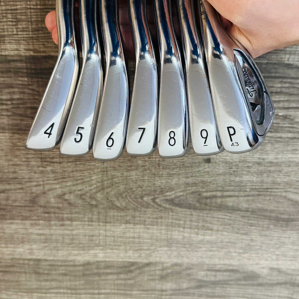 T200 Iron Set 4-P / AMT Black Steel, Stiff