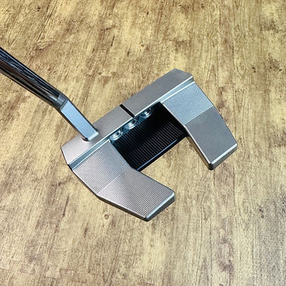 Scotty Cameron 33" Phantom X 5.5 Putter with Head Cover Right Handed