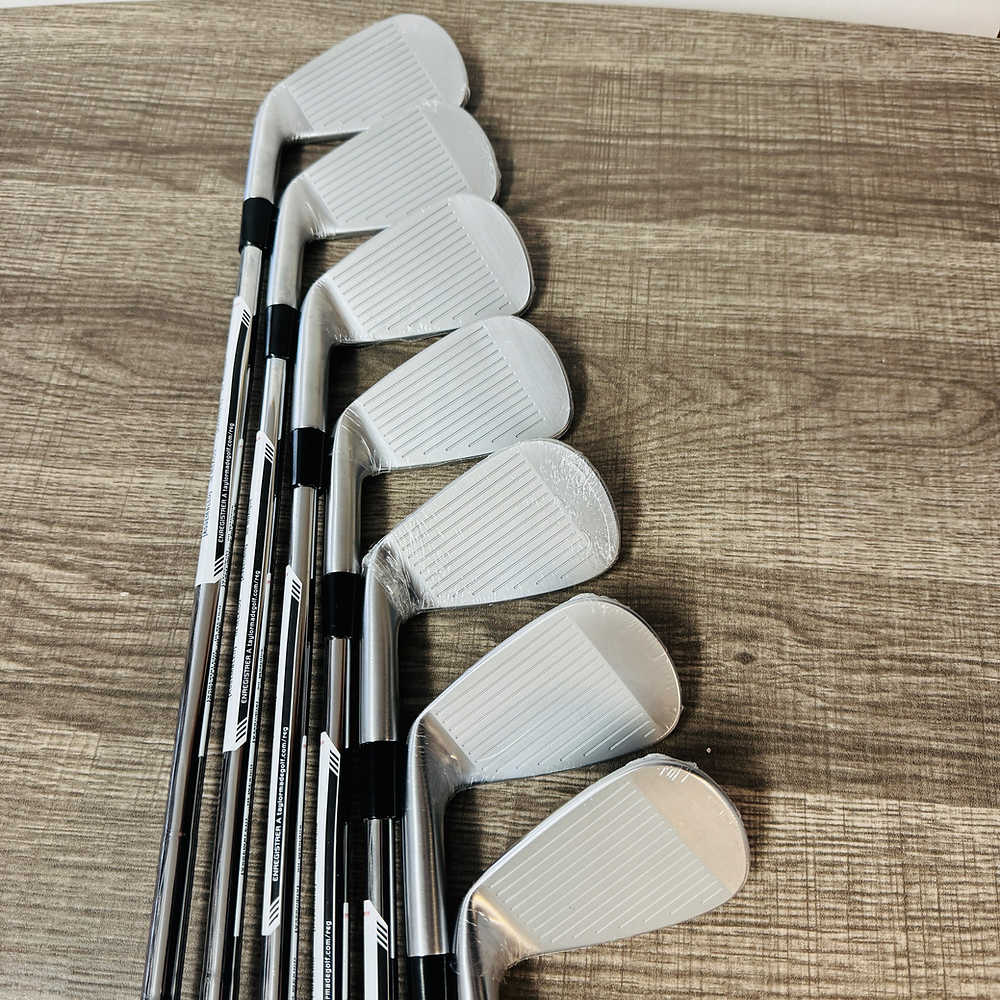 2024 P7CB Iron Set 4-P / Dynamic Gold Mid Steel, X Stiff