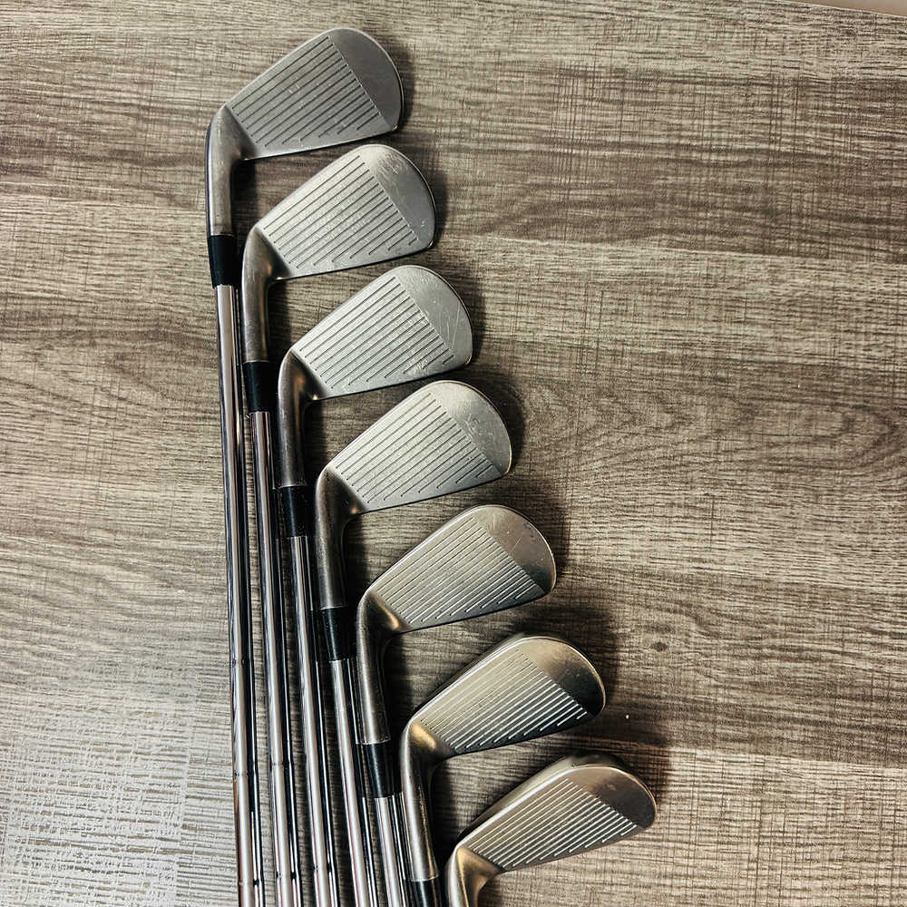 ZX7 MK II Black Iron Set 4-PW / Dynamic Gold Steel, X Stiff