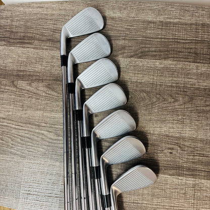 JPX 923 Tour Iron Set 4-P / Dynamic Gold Tour Issue Steel, X Stiff