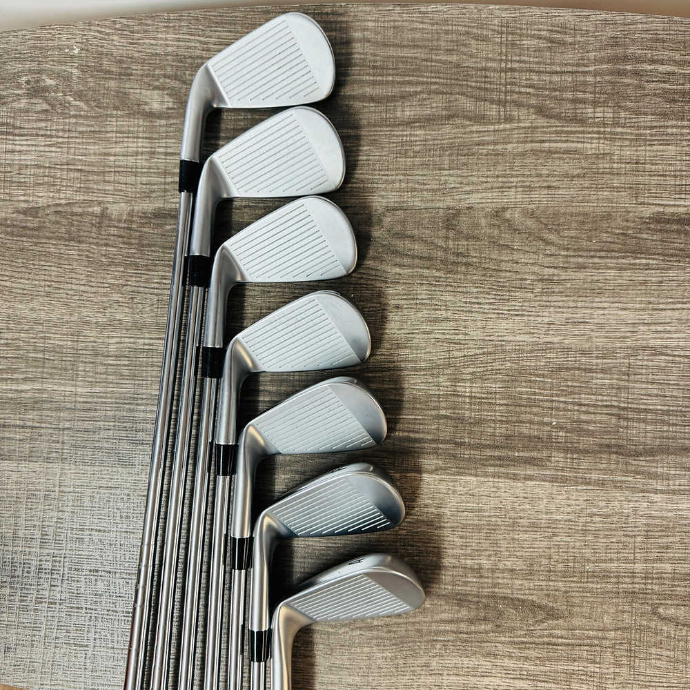 2024 Apex Pro Iron Set 5-A / AMT Black Steel, Stiff