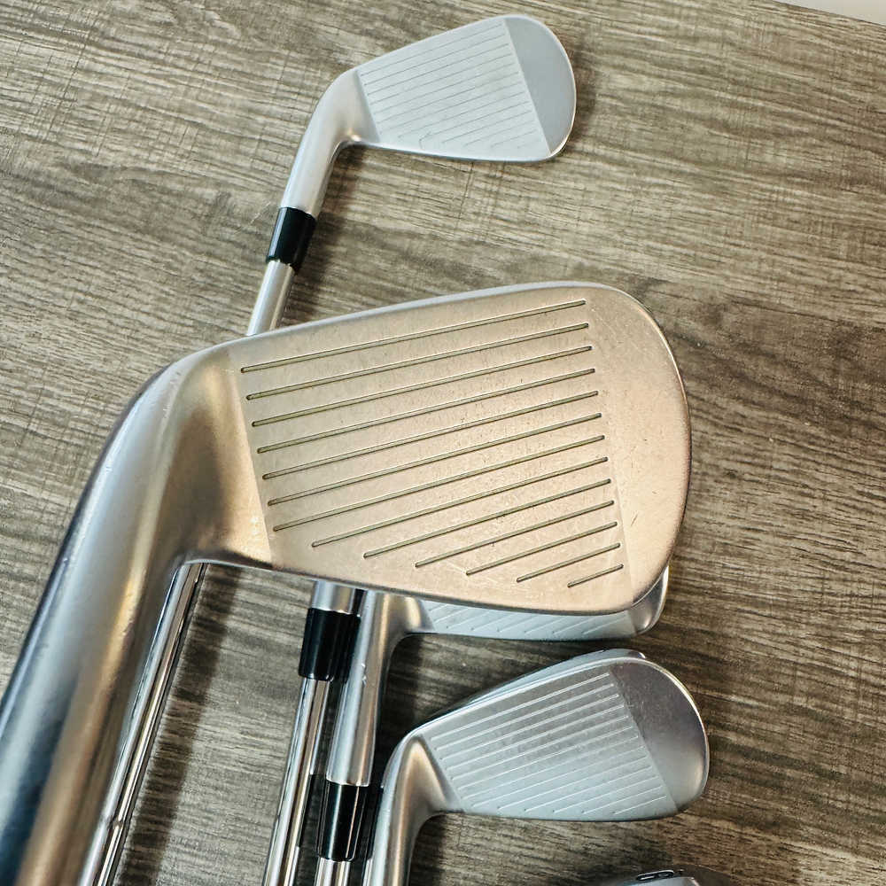 2024 Apex Pro Iron Set 4-P / Dynamic Gold Mid Steel, Stiff