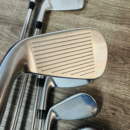 T200 Iron Set 4-P / AMT Black Steel, Stiff