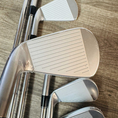 2025 ZXi7 Iron Set 4-P / Dynamic Gold Mid Steel, Stiff