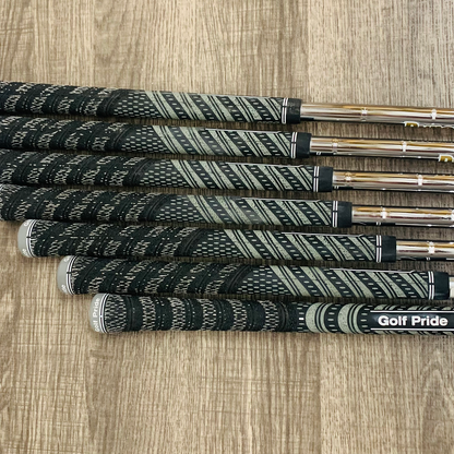 JPX 923 Tour Iron Set 4-P / Dynamic Gold Steel, Stiff