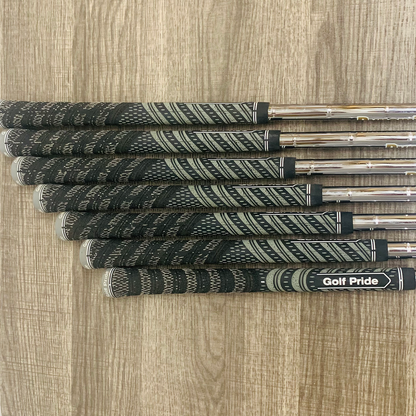 JPX 923 Tour Iron Set 4-P / Dynamic Gold Steel, Stiff