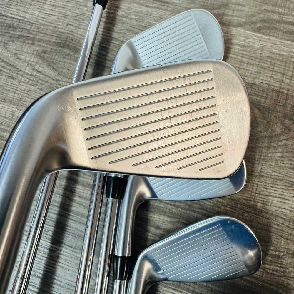 T200 Iron Set 4-P / AMT Black Steel, Stiff