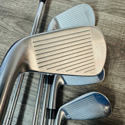 T200 Iron Set 4-P / AMT Black Steel, Stiff