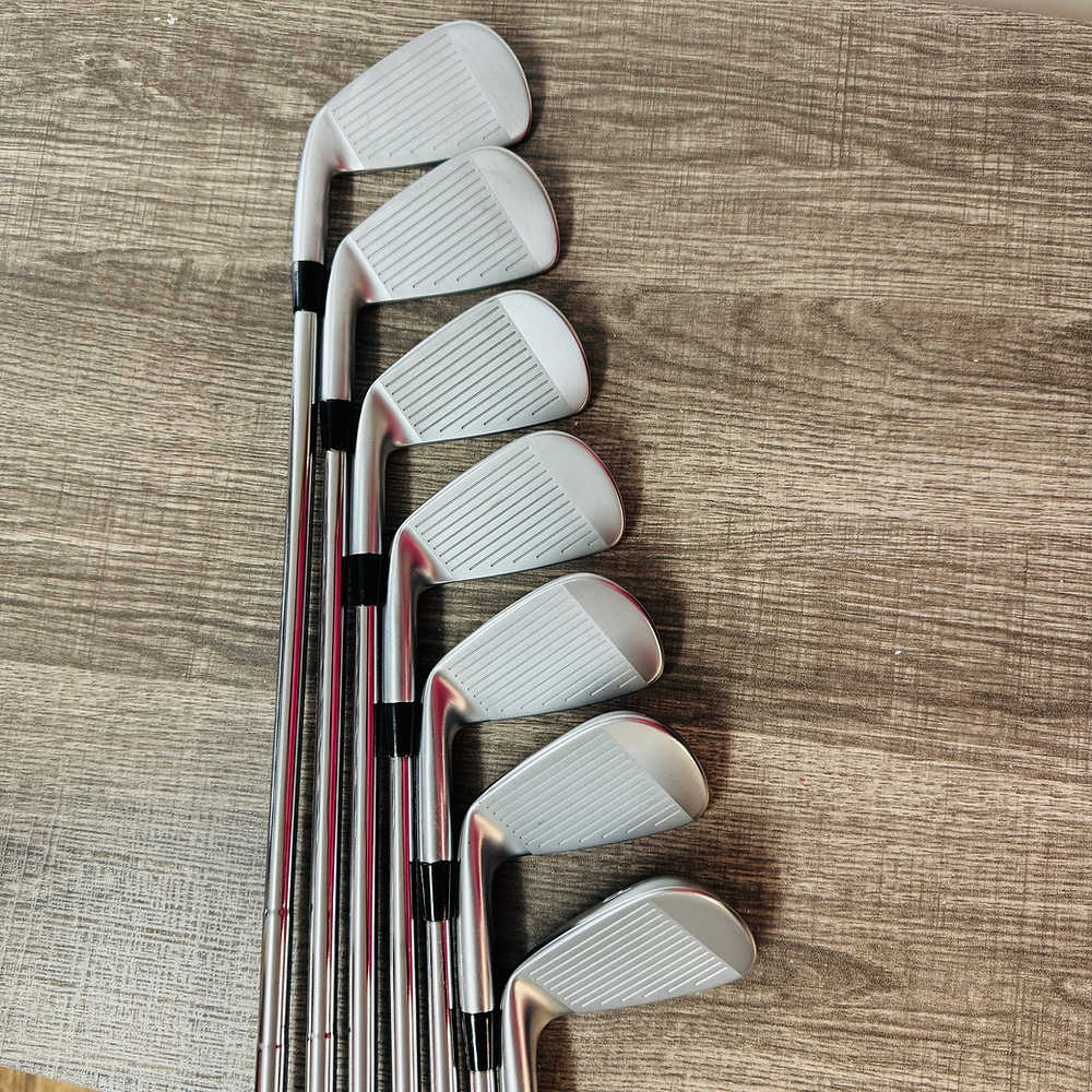 JPX 923 Tour Iron Set 4-P / Dynamic Gold Steel, Stiff