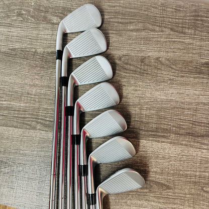 JPX 923 Tour Iron Set 4-P / Dynamic Gold Steel, Stiff