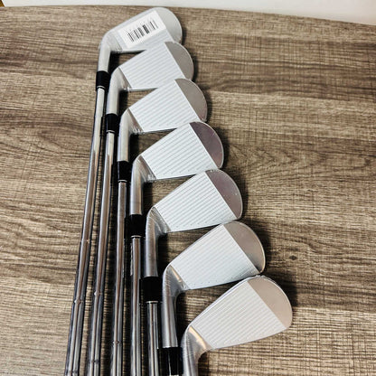 2025 ZXi7 Iron Set 4-P / Dynamic Gold Mid Steel, Stiff