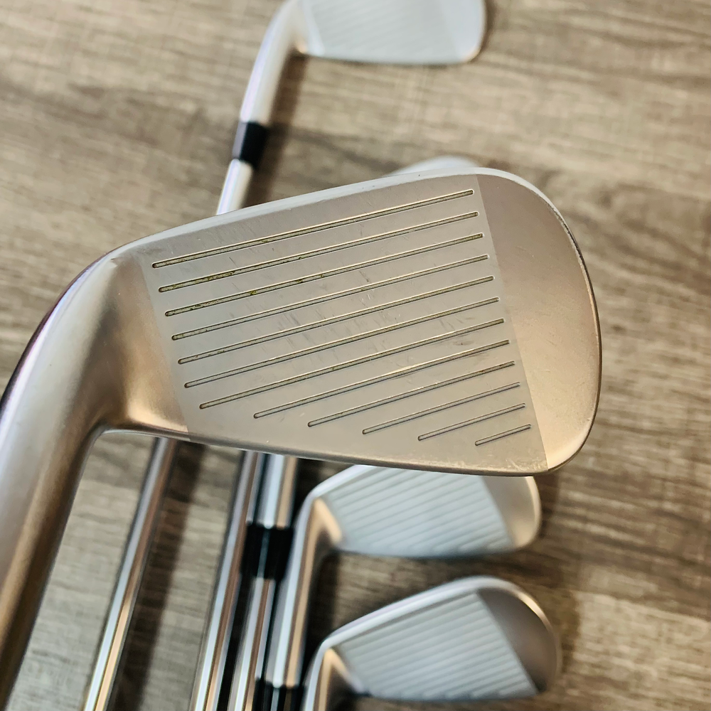 JPX 923 Tour Iron Set 4-P / Dynamic Gold Steel, Stiff