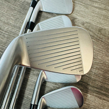 JPX 923 Tour Iron Set 4-P / Dynamic Gold Steel, Stiff