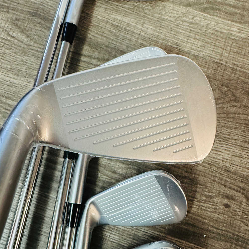 JPX 925 Hot Metal Pro Iron Set 4-P / Dynamic Gold a 105, Stif