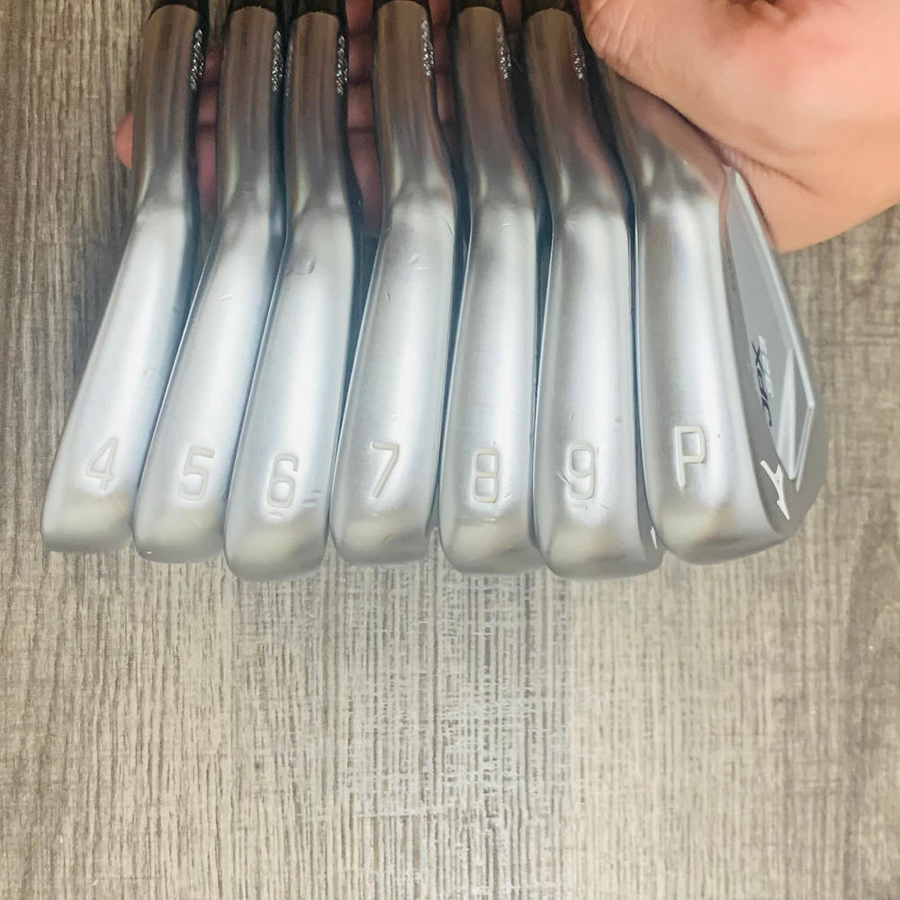 JPX 923 Tour Iron Set 4-P / Dynamic Gold Steel, Stiff