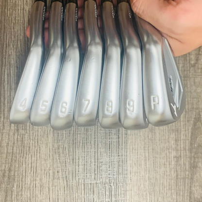 JPX 923 Tour Iron Set 4-P / Dynamic Gold Steel, Stiff