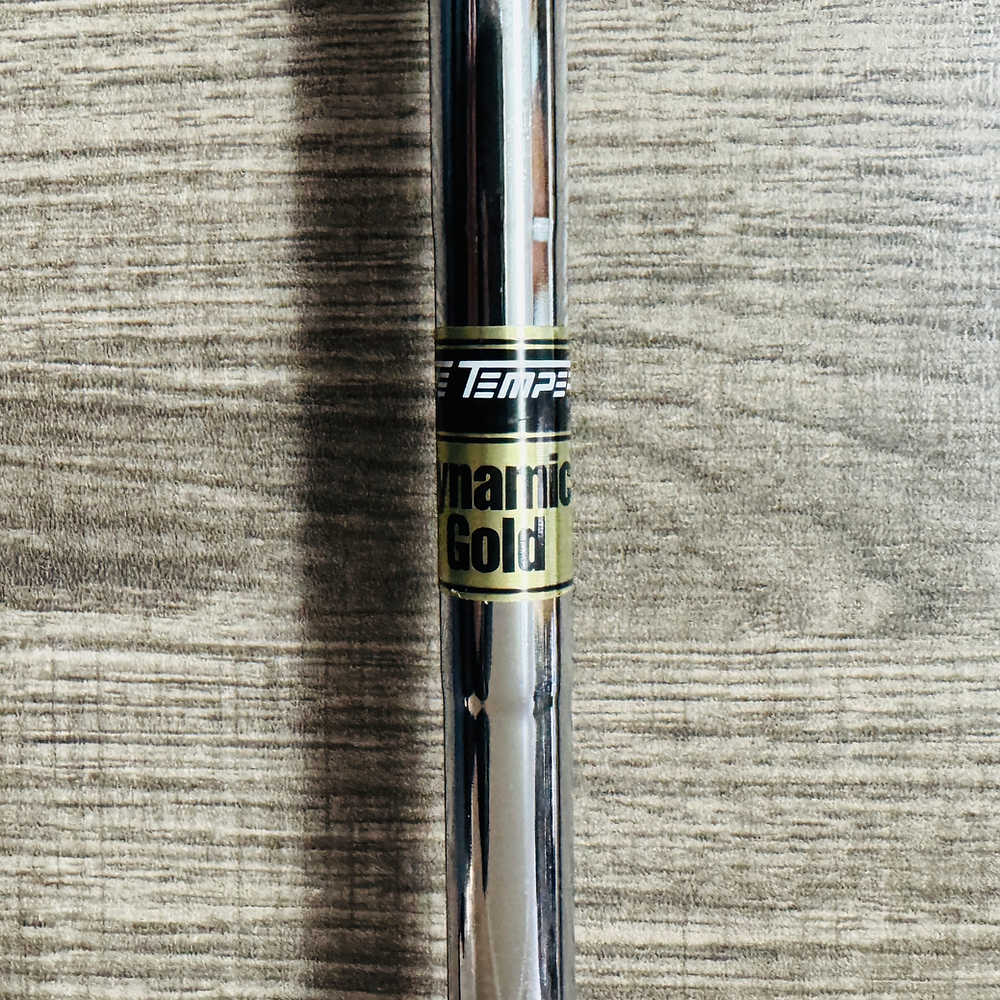 ZX7 MK II Black Iron Set 4-PW / Dynamic Gold Steel, X Stiff