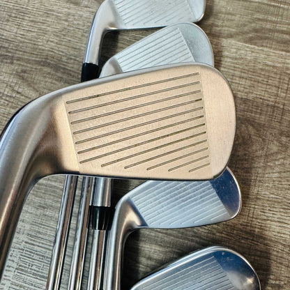 T200 Iron Set 4-P / AMT Black Steel, Stiff