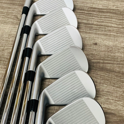 JPX 923 Tour Iron Set 4-P / Dynamic Gold Steel, Stiff