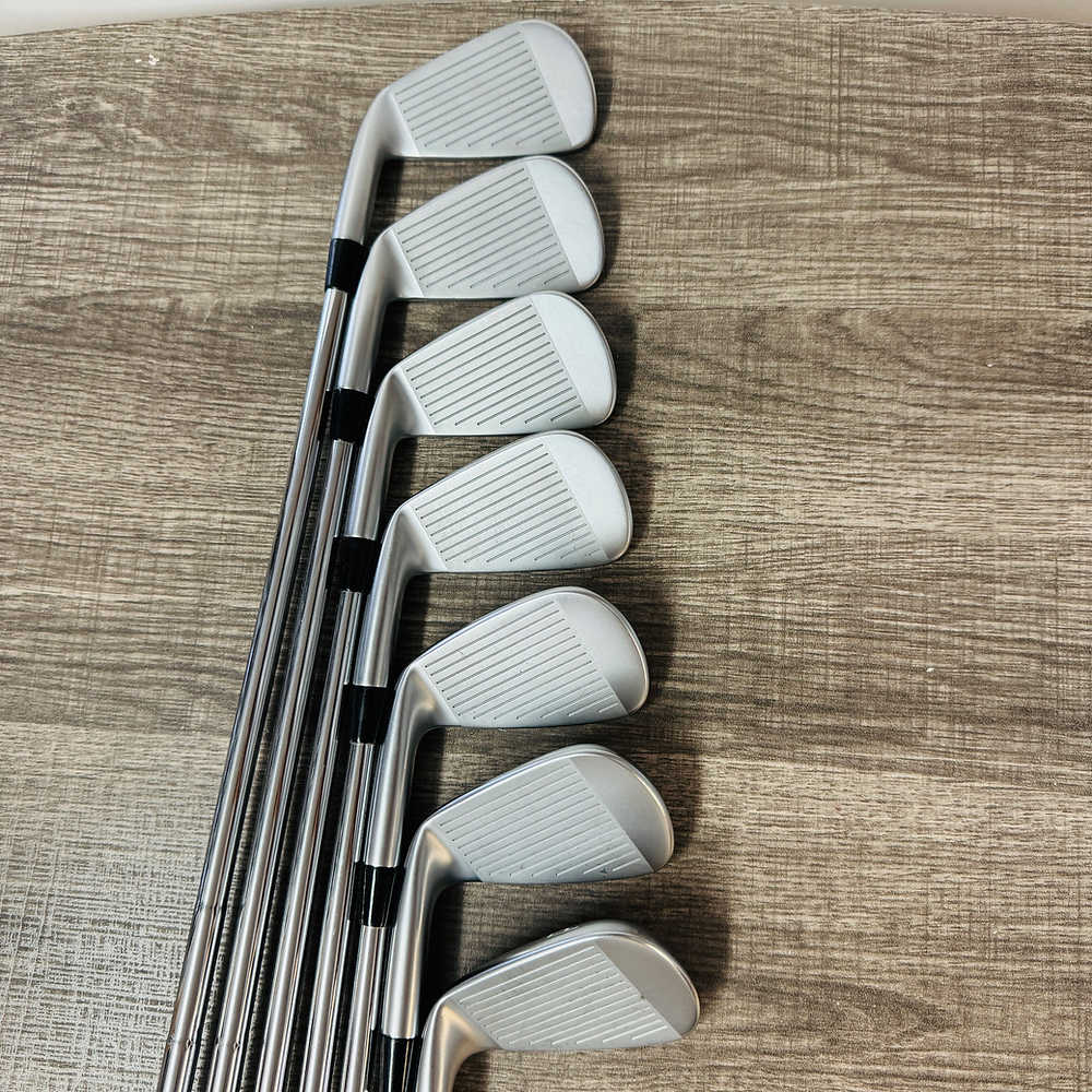 JPX 923 Tour Iron Set 4-P / Dynamic Gold Steel, Stiff