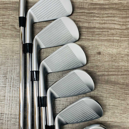 JPX 923 Tour Iron Set 4-P / Dynamic Gold Steel, Stiff