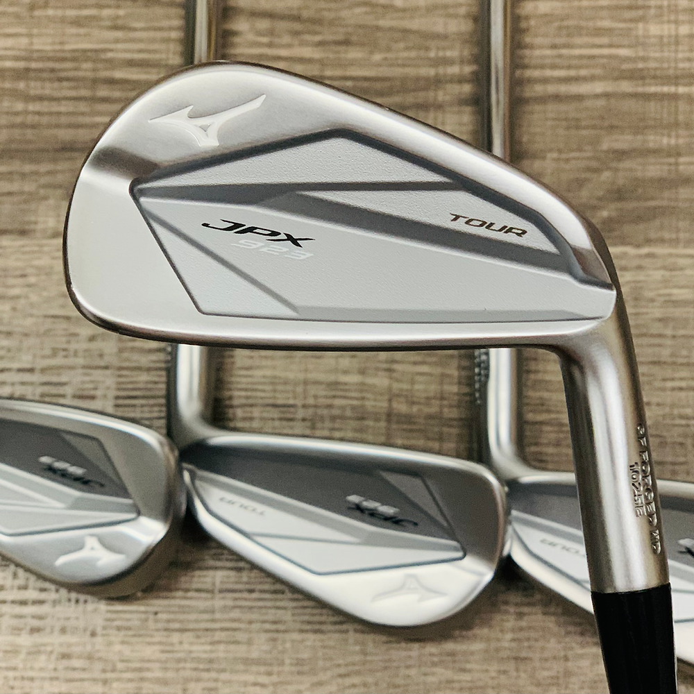 JPX 923 Tour Iron Set 4-P / Dynamic Gold Steel, Stiff