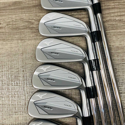 JPX 923 Tour Iron Set 4-P / Dynamic Gold Steel, Stiff