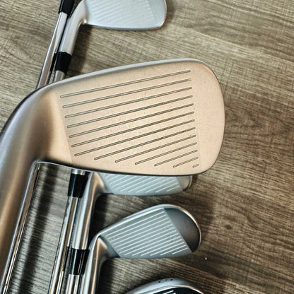 JPX 921 Hot Metal Pro / Forged Iron Set 5-GW / NS Pro, Stiff