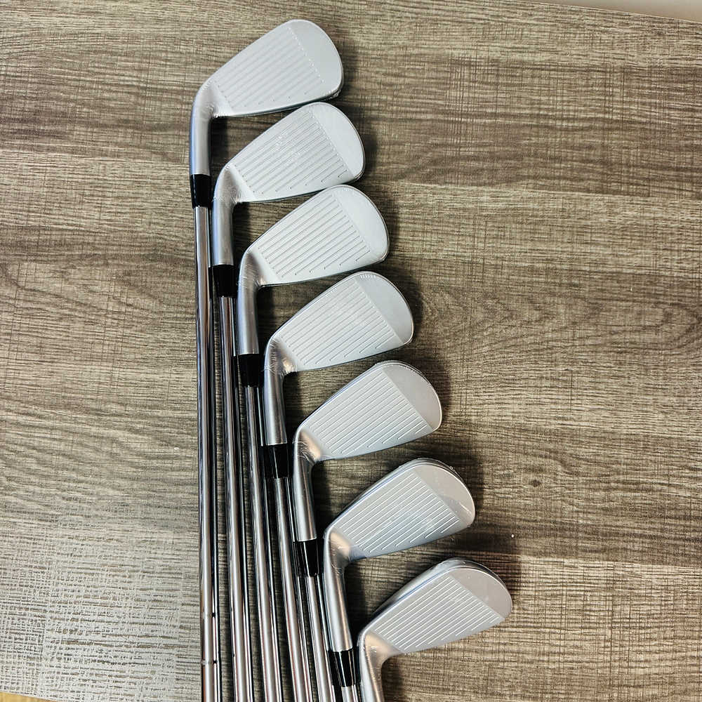 JPX 925 Hot Metal Pro Iron Set 4-P / Dynamic Gold a 105, Stif