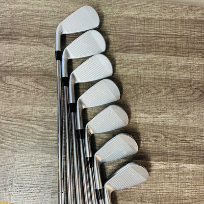 JPX 925 Hot Metal Pro Iron Set 4-P / Dynamic Gold a 105, Stif