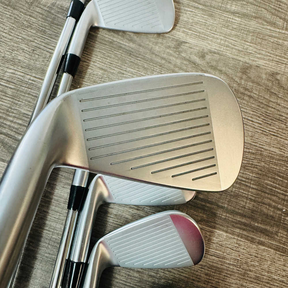 JPX 923 Tour Iron Set 4-P / Dynamic Gold Steel, Stiff