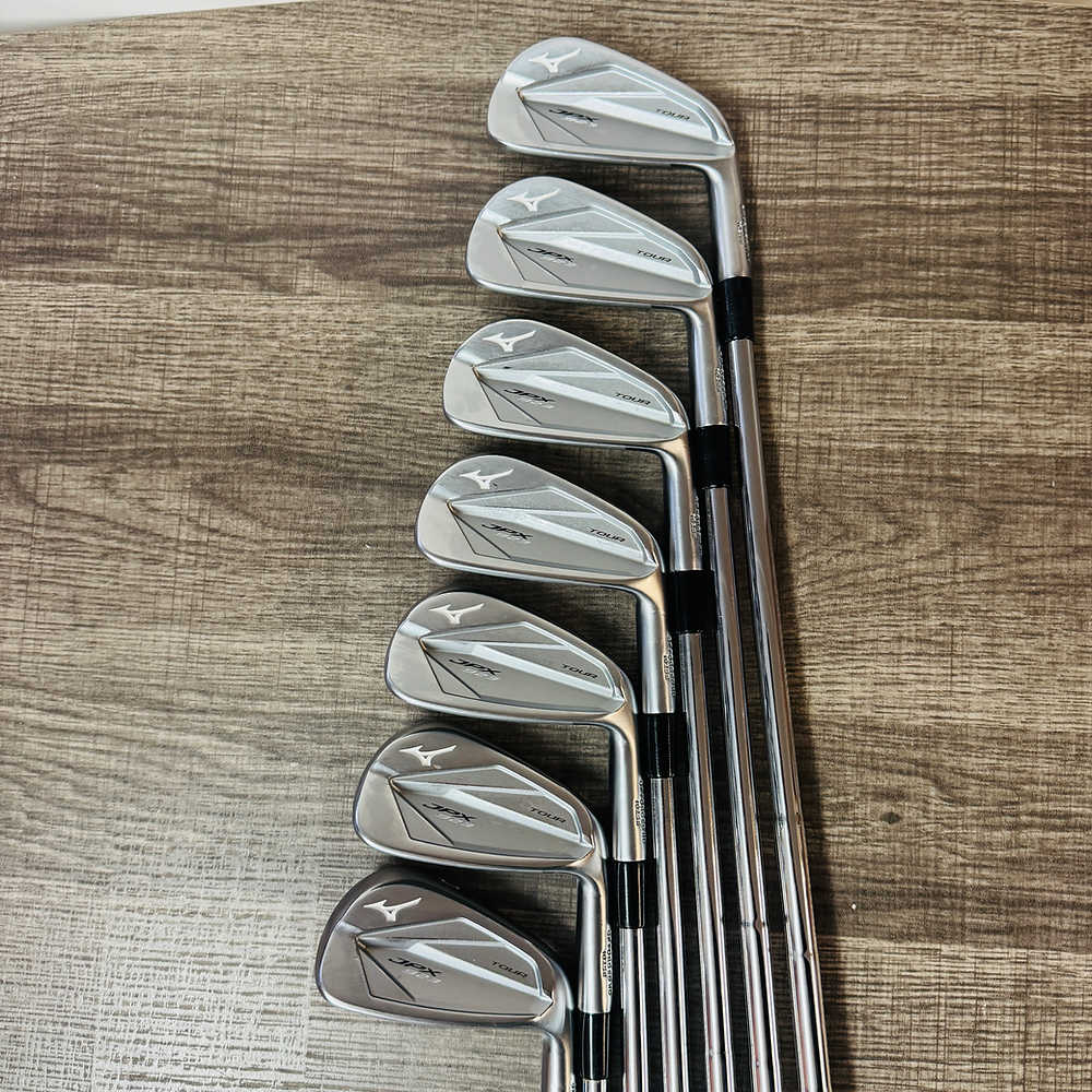 JPX 923 Tour Iron Set 4-P / Dynamic Gold Tour Issue Steel, X Stiff