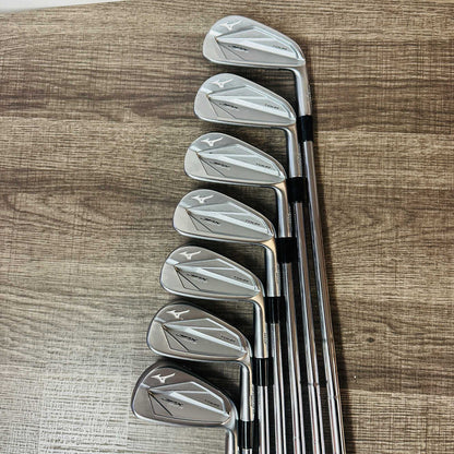 JPX 923 Tour Iron Set 4-P / Dynamic Gold Tour Issue Steel, X Stiff