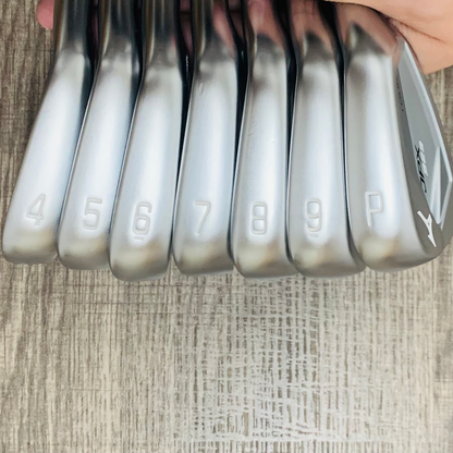 JPX 923 Tour Iron Set 4-P / Dynamic Gold Steel, Stiff