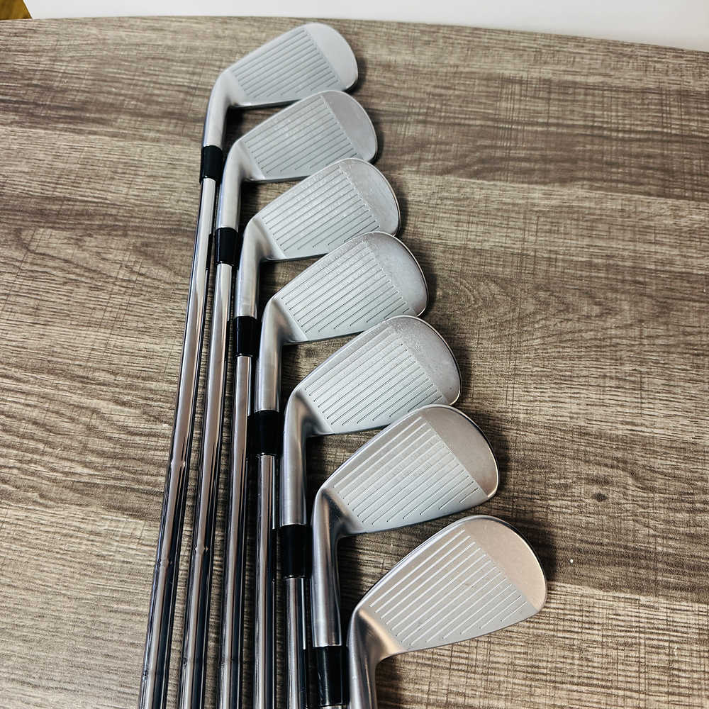 JPX 923 Tour Iron Set 4-P / Dynamic Gold Tour Issue Steel, X Stiff