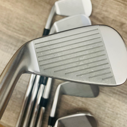 JPX 923 Tour Iron Set 4-P / Dynamic Gold Steel, Stiff