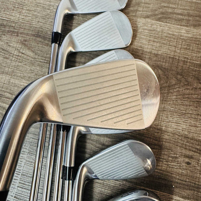 2023 T350 Iron Set 4-P / AMT Red Steel, Stiff