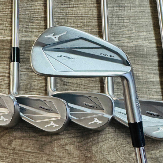 JPX 923 Tour Iron Set 4-P / Dynamic Gold Tour Issue Steel, X Stiff