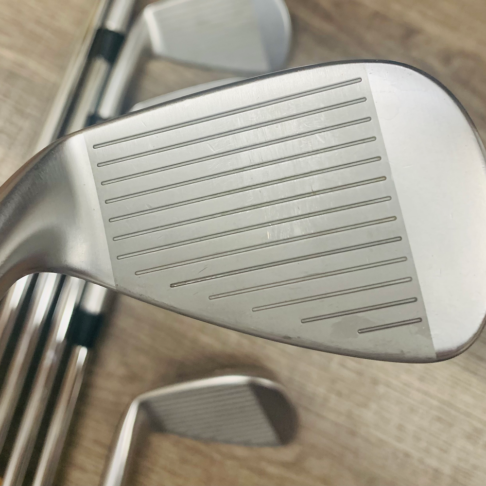 JPX 923 Tour Iron Set 4-P / Dynamic Gold Steel, Stiff