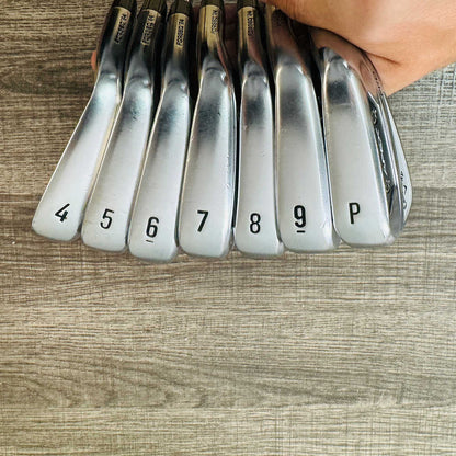 2024 Apex Pro Iron Set 4-P / Dynamic Gold Mid Steel, Stiff