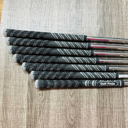 JPX 923 Tour Iron Set 4-P / Dynamic Gold Steel, Stiff