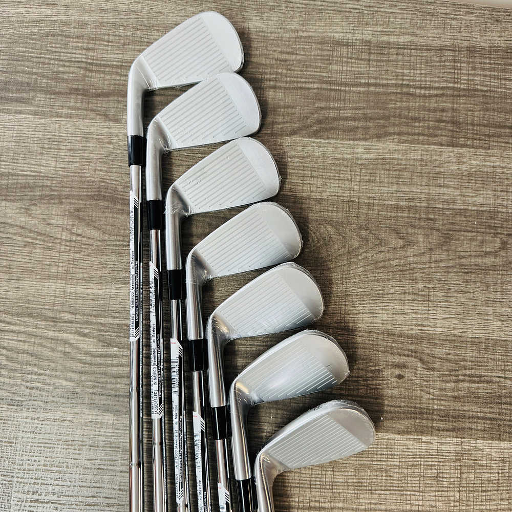 2024 P7CB Iron Set 4-P / Dynamic Gold Mid S300 115, Stiff