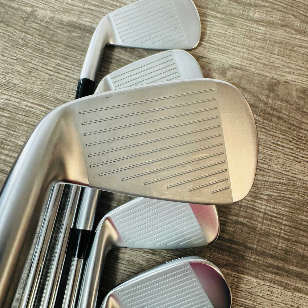 JPX 923 Tour Iron Set 4-P / Dynamic Gold Steel, Stiff