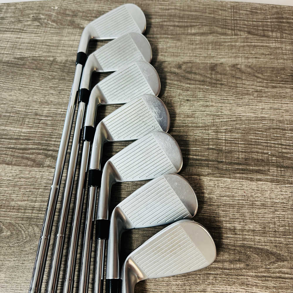 2024 Apex Pro Iron Set 4-P / Dynamic Gold Mid Steel, Stiff