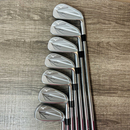 JPX 923 Tour Iron Set 4-P / Dynamic Gold Steel, Stiff