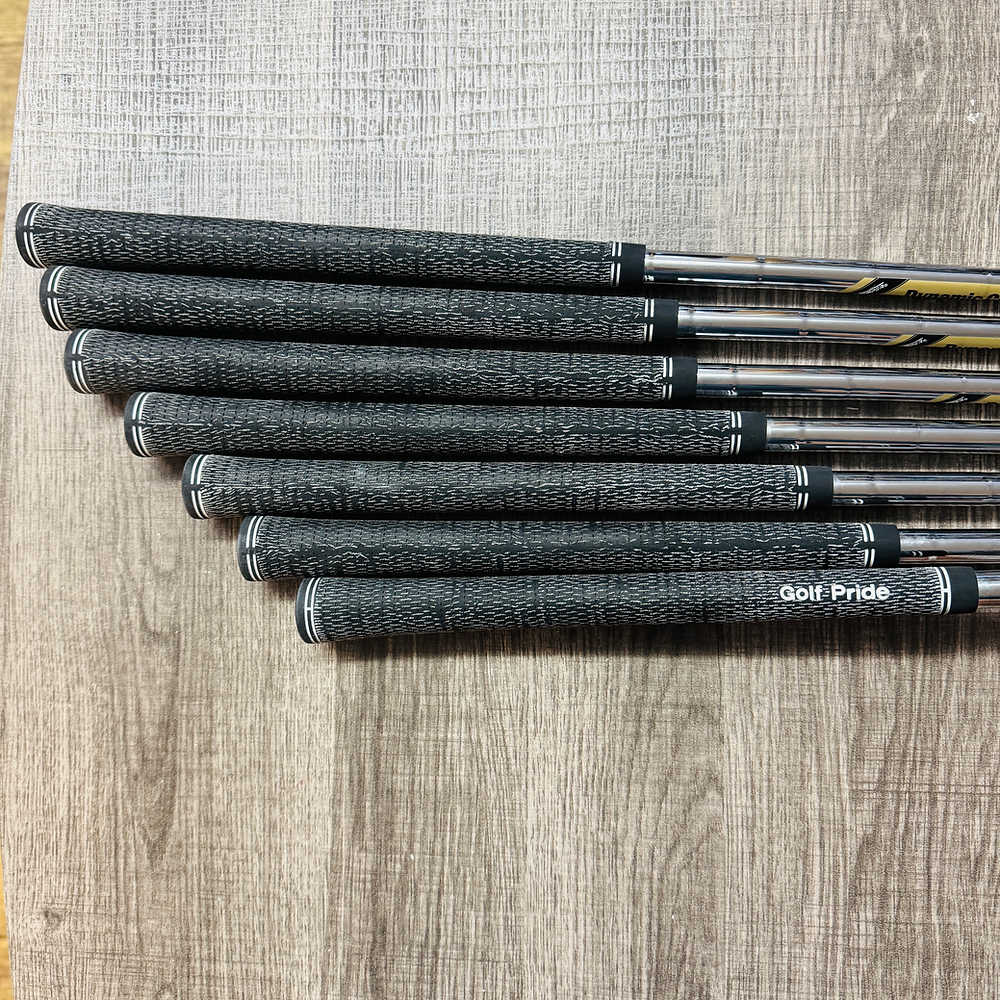 JPX 923 Tour Iron Set 4-P / Dynamic Gold Tour Issue Steel, X Stiff